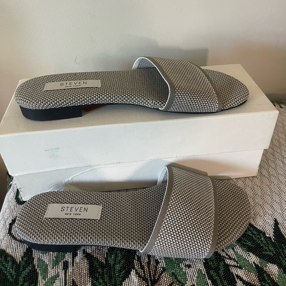 New nib Steve Madden Steven saffira sz 7m sandals $99